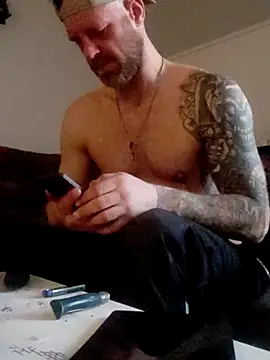 Snapshot of eltoulou chatting on March 5, 4:46 pm eltoulou online show from March 5, 4:46 pm