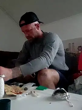 Snapshot of eltoulou chatting on March 18, 4:59 pm eltoulou online show from March 18, 4:59 pm