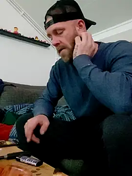 Snapshot of eltoulou chatting on November 10, 7:57 pm eltoulou online show from November 10, 7:57 pm