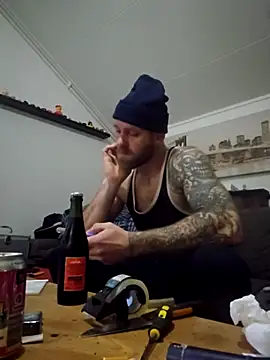 Snapshot of eltoulou chatting on December 14, 11:53 pm eltoulou online show from December 14, 11:53 pm