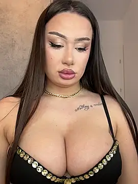 deliaroyal online show from December 3, 1:09 pm