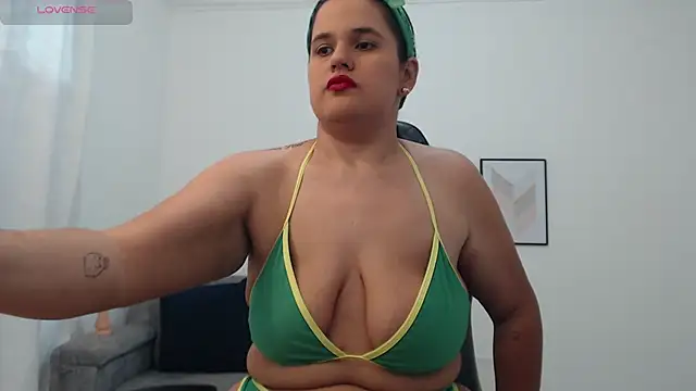Snapshot of natalia_curvy1 chatting on October 14, 5:58 pm natalia curvy1 online show from October 14, 5:58 pm