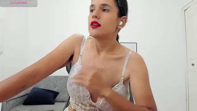 natalia curvy1 online show from June 23, 5:33 pm