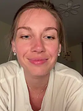 JasminJames online show from September 29, 9:30 pm