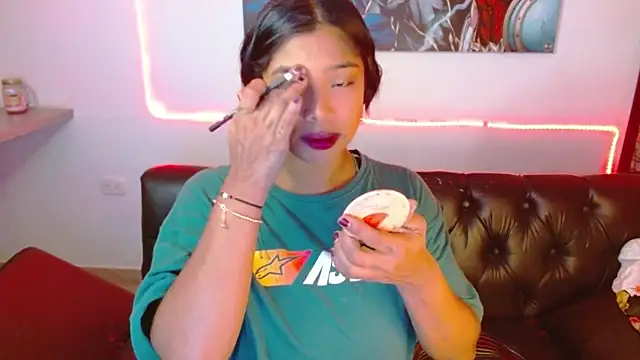 Snapshot of SaraApril_1 chatting on December 28, 9:08 pm SaraApril 1 online show from December 28, 9:08 pm