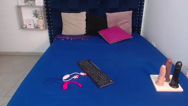 Snapshot of SaraApril_1 chatting on February 5, 8:14 pm SaraApril 1 online show from February 5, 8:14 pm