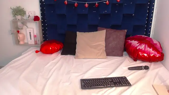 Snapshot of SaraApril_1 chatting on February 16, 4:32 pm SaraApril 1 online show from February 16, 4:32 pm