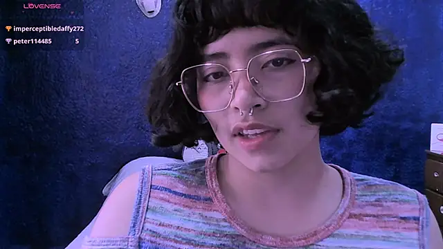 NinaYellow online show from December 2, 5:15 pm