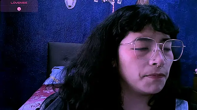 NinaYellow online show from September 12, 3:45 pm