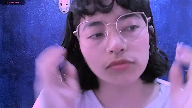 NinaYellow online show from December 20, 2:24 pm