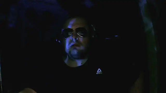 Snapshot of perversalus chatting on December 14, 12:16 am perversalus online show from December 14, 12:16 am