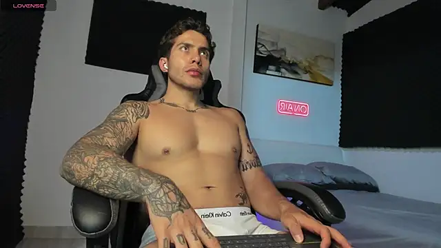 LucianSinclair online show from November 2, 10:45 pm