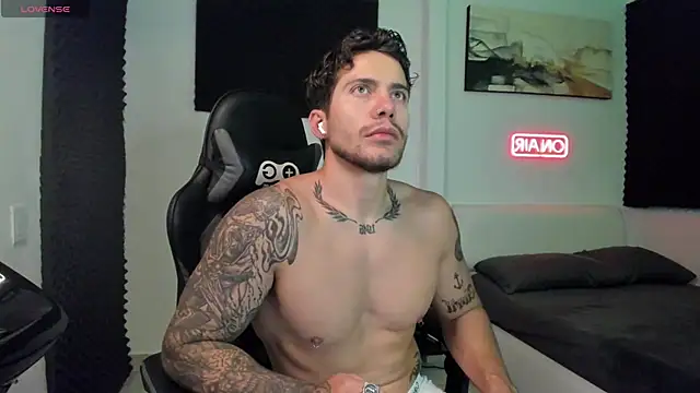 Snapshot of LucianSinclair chatting on November 29, 2:25 am LucianSinclair online show from November 29, 2:25 am