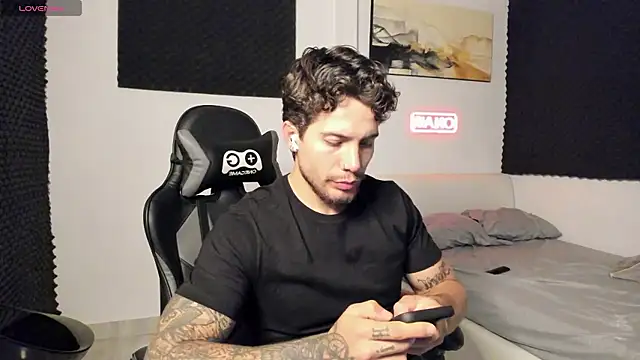 LucianSinclair online show from January 8, 2:47 am