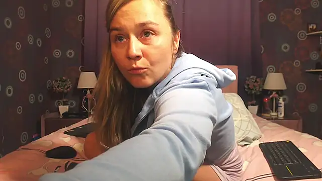 SquirtyAlice online show from November 25, 10:10 pm