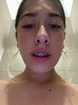 Snapshot of Enyeld_ruru chatting on February 6, 2:09 pm Enyeld ruru online show from February 6, 2:09 pm