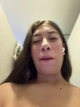 Snapshot of Enyeld_ruru chatting on May 3, 5:52 pm Enyeld ruru online show from May 3, 5:52 pm