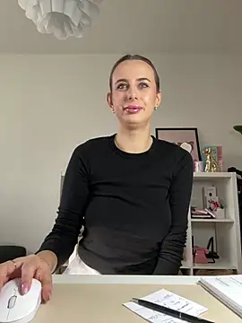 Snapshot of Hii_Lolla chatting on February 21, 8:07 am Hii Lolla online show from February 21, 8:07 am