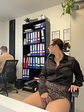 Snapshot of Hii_Lolla chatting on September 18, 6:04 am Hii Lolla online show from September 18, 6:04 am