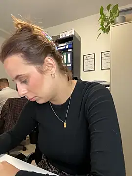 Snapshot of Hii_Lolla chatting on October 14, 6:03 am Hii Lolla online show from October 14, 6:03 am