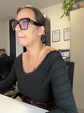 Snapshot of Hii_Lolla chatting on November 12, 7:09 am Hii Lolla online show from November 12, 7:09 am