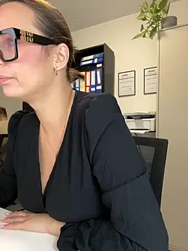 Snapshot of Hii_Lolla chatting on November 24, 7:08 am Hii Lolla online show from November 24, 7:08 am