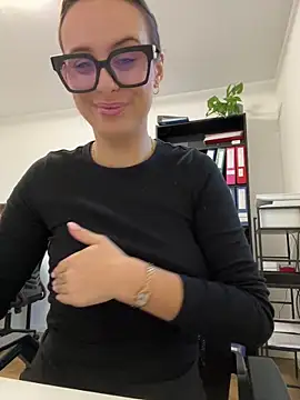 Snapshot of Hii_Lolla chatting on December 1, 7:13 am Hii Lolla online show from December 1, 7:13 am