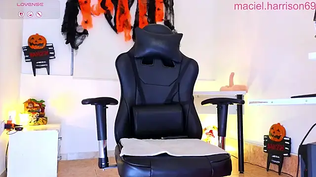 Snapshot of MacielHarrison chatting on October 18, 12:57 am MacielHarrison online show from October 18, 12:57 am