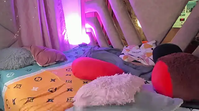 Snapshot of naatashamendozaa chatting on March 1, 6:46 am naatashamendozaa online show from March 1, 6:46 am