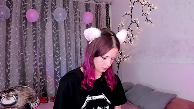 Snapshot of space_cowgirl chatting on February 19, 3:39 am space cowgirl online show from February 19, 3:39 am