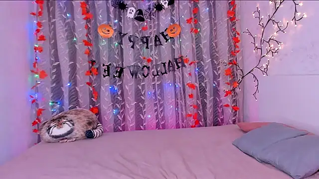 Snapshot of space_cowgirl chatting on November 8, 7:01 pm space cowgirl online show from November 8, 7:01 pm