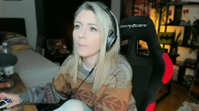 Lisaonthemoon online show from February 12, 7:13 pm