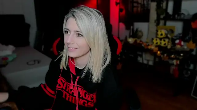 Lisaonthemoon online show from September 25, 5:49 pm