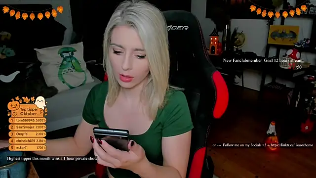 Lisaonthemoon online show from October 23, 6:50 pm