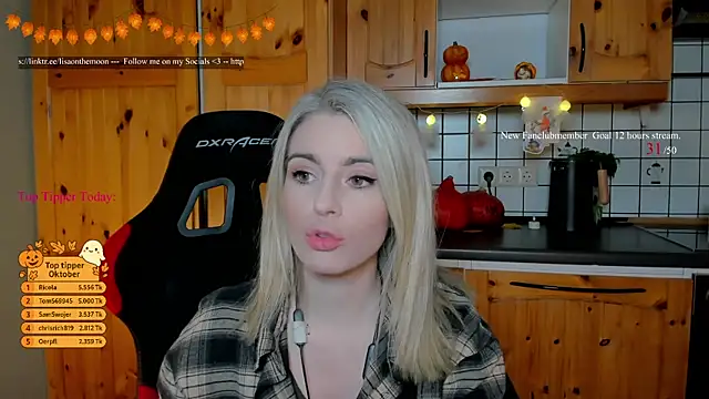 Lisaonthemoon online show from October 25, 7:41 pm