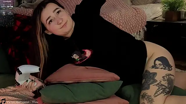 Megan  Hart online show from December 20, 1:58 am