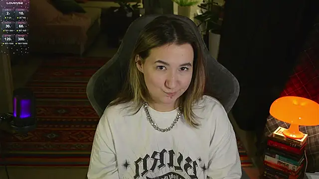 Megan  Hart online show from February 26, 1:21 am