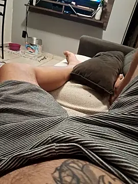 Snapshot of dredre1069 chatting on April 9, 1:49 am dredre1069 online show from April 9, 1:49 am