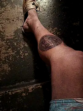 Snapshot of dredre1069 chatting on April 14, 1:55 am dredre1069 online show from April 14, 1:55 am