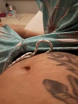 Snapshot of dredre1069 chatting on April 15, 1:23 am dredre1069 online show from April 15, 1:23 am