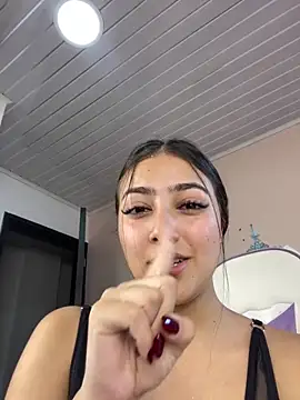 Snapshot of lili_turner chatting on December 10, 1:22 pm lili turner online show from December 10, 1:22 pm