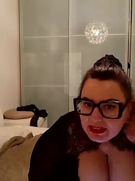 Snapshot of porcona281885 chatting on December 15, 4:00 pm porcona281885 online show from December 15, 4:00 pm