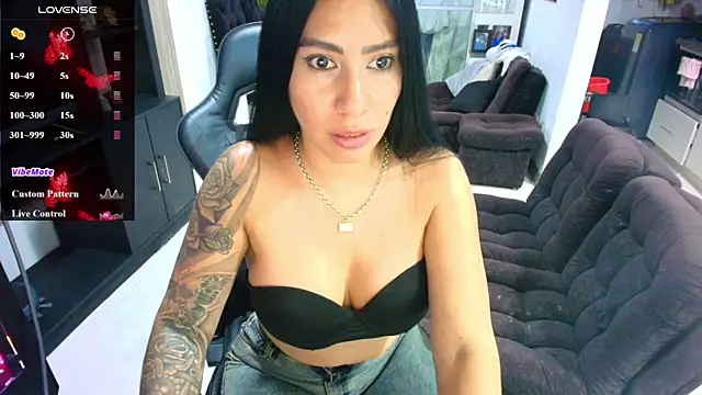 Snapshot of Pamela-fit chatting on June 30, 11:28 pm Pamela-fit online show from June 30, 11:28 pm