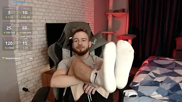 Snapshot of LeoPaulini chatting on December 25, 11:43 am LeoPaulini online show from December 25, 11:43 am