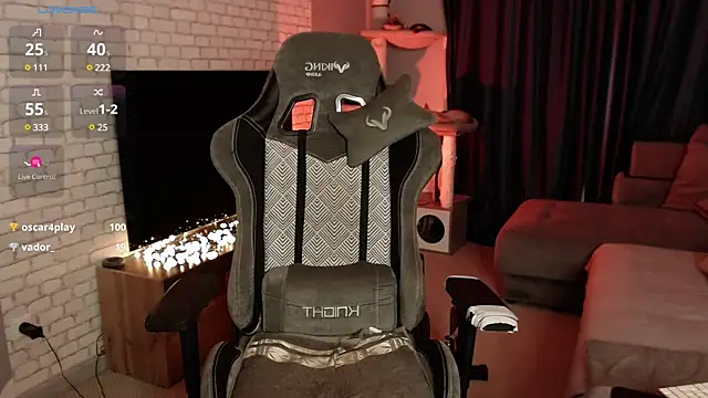 Snapshot of LeoPaulini chatting on March 10, 1:43 pm LeoPaulini online show from March 10, 1:43 pm