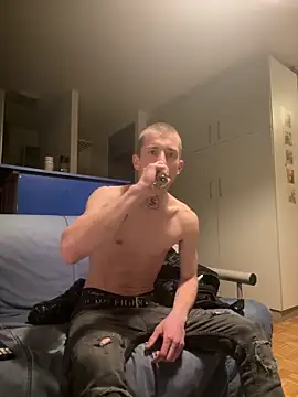 Snapshot of bosnianhot chatting on April 3, 8:18 pm bosnianhot online show from April 3, 8:18 pm