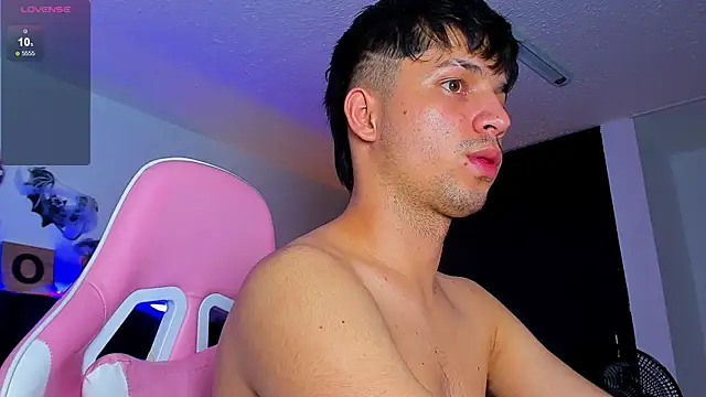 Snapshot of Issac_james_ chatting on October 28, 8:18 am Issac james online show from October 28, 8:18 am