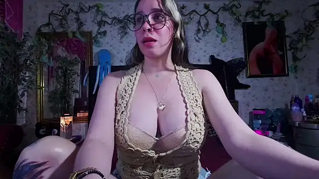 Elizabeth77  online show from October 9, 10:30 pm