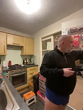 LondonTeffy online show from March 3, 10:20 pm