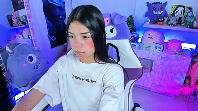 Snapshot of cutestephuwu chatting on December 4, 4:21 am cutestephuwu online show from December 4, 4:21 am